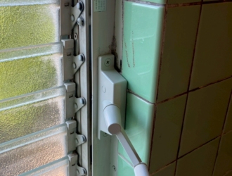 窓ごと交換しなくてOK｜ルーバー窓ハンドル交換で快適な使い心地に～千葉県佐倉市 N様～