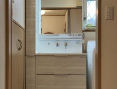 タカラ「ファミーユ」で叶える、すっきり整う収納と心地よく使えるやさしい洗面空間～千葉県佐倉市 A様～