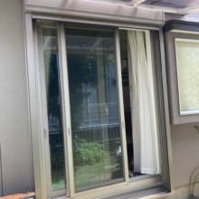 《施工中》あわせて窓本体も高断熱なYKK AP「マドリモ」へ交換しました。