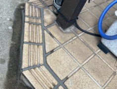 既存タイルを再利用してキレイに補修！玄関ポーチのガタつき・浮きを解消～千葉県千葉市 T様～