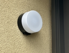 【玄関まわりをすっきり明るく】長寿命＆省エネな屋外用LEDポーチライトへのリフレッシュ工事～千葉県佐倉市 O様～