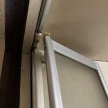 《施工前》上部が外れてしまっている状態でした。