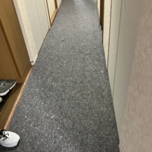 《施工中》新しいコンパネや石膏ボード、専用下地材を用いてフラットで頑丈な床下地を再構築いたしました。
